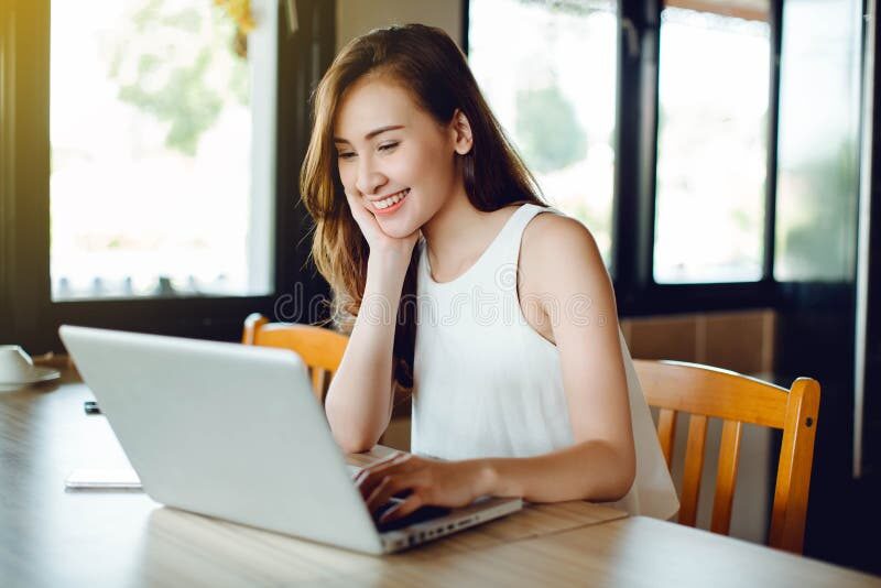 Apple M4 Pro vs Intel Ultra 9: Best Local LLM Workstation