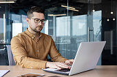 Apple M4 Pro vs Intel Ultra 9: Best AI Workstations