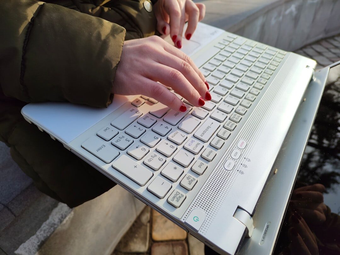 Apple M4 Pro vs Intel Ultra 9