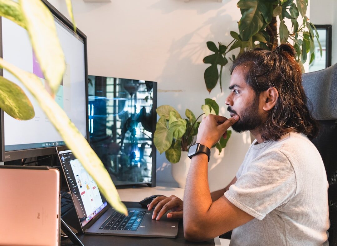 Apple M4 Pro vs Intel Ultra 9 Workstations