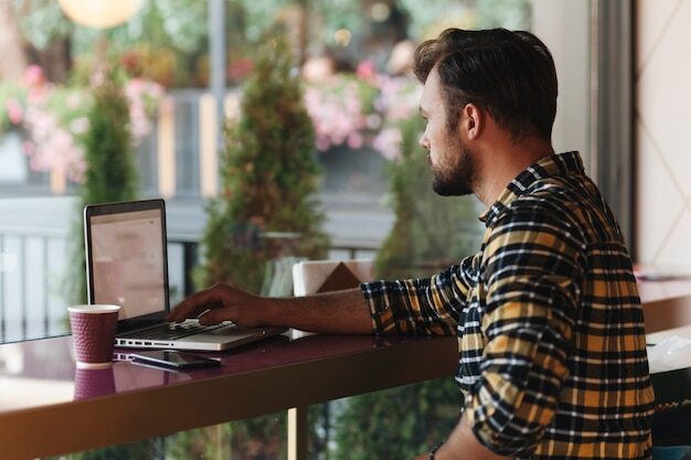 Apple M4 Pro vs Intel Ultra 9: Best Local Workstation