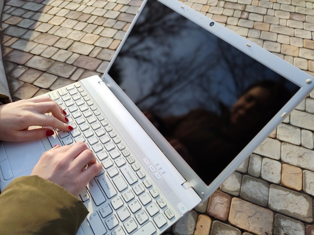 Apple M4 Pro vs Intel Ultra 9