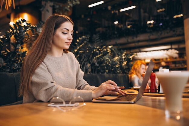 Apple M4 Pro vs Intel Ultra 9: Best Local LLM Workstation