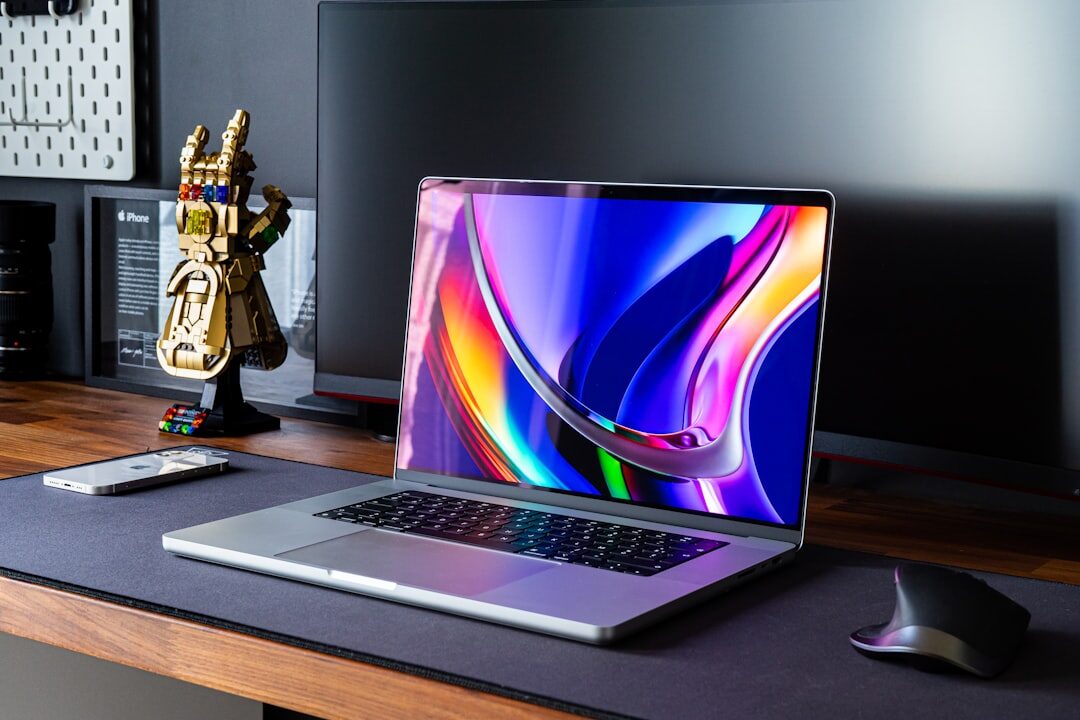 customer choosing between Apple and Intel