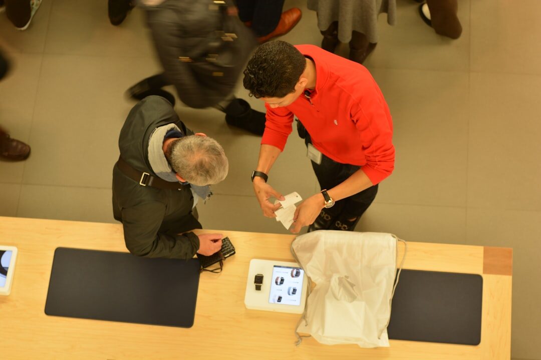customer choosing between Apple and Intel