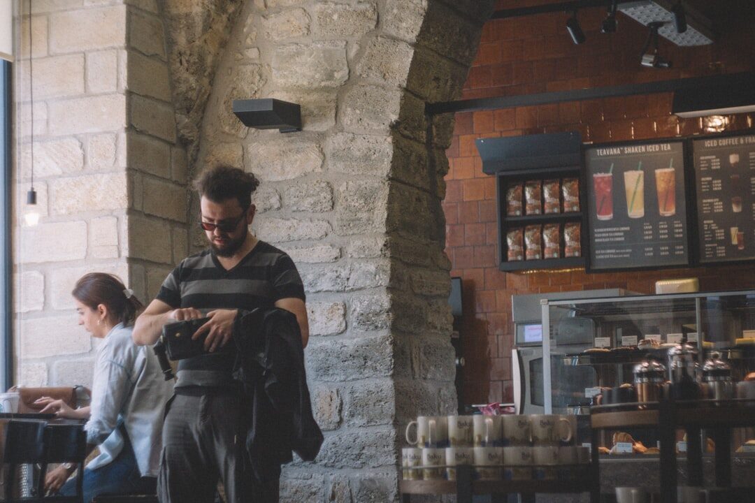 developer working on laptop in coffee shop