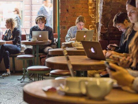 developer working on laptop in coffee shop