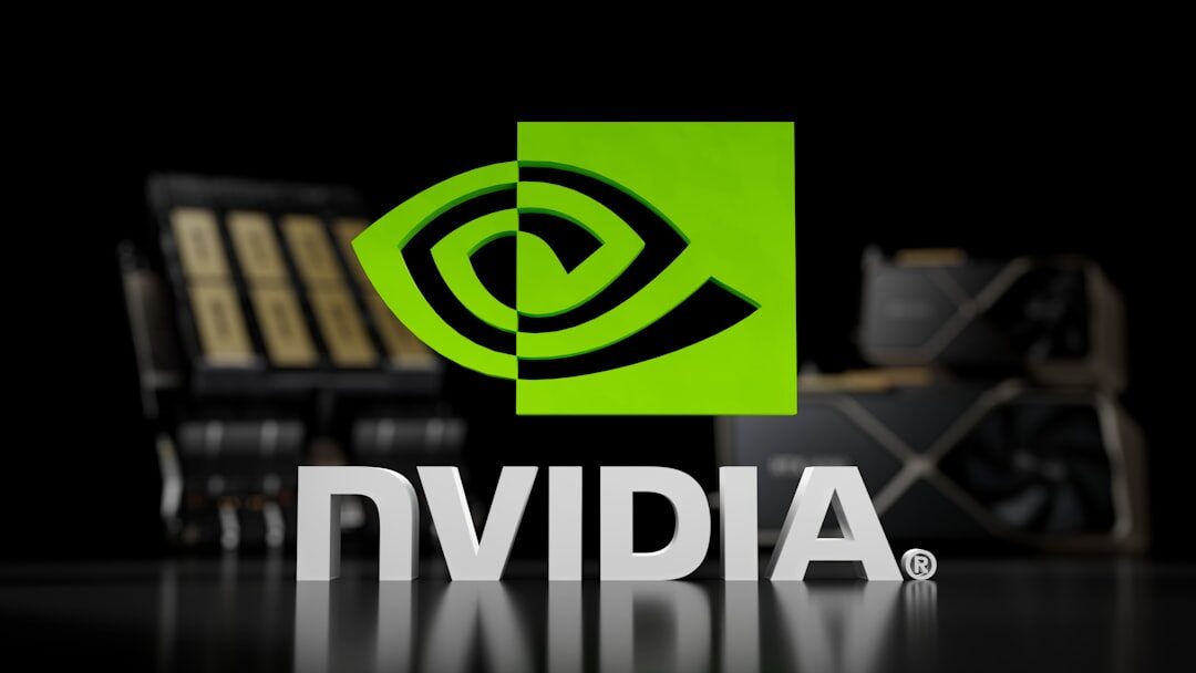 Especialista em segurança cibernética analisando os recursos de segurança da NVIDIA B200