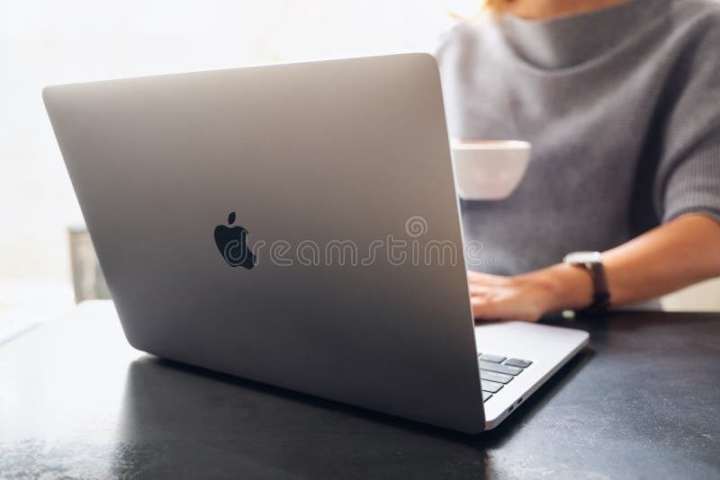 Apple M4 Pro vs Intel Ultra 9: Best Local LLM Workstation